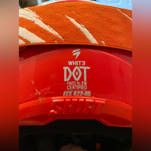 Shift White Label snowmobile Helmet With Goggles Included - Picture 4 of 4